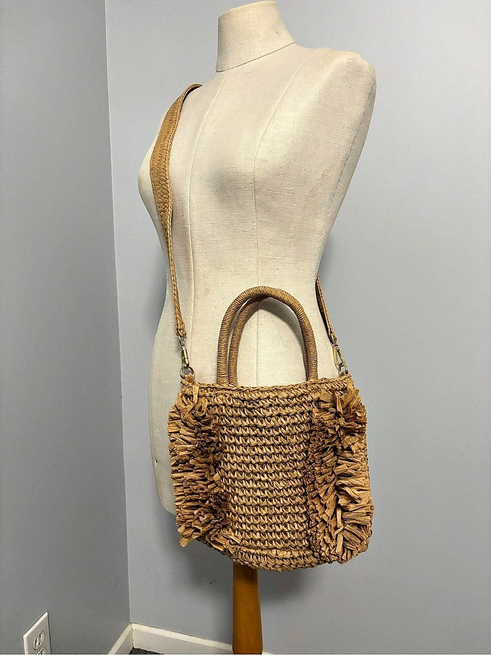Woven Fringe Purse w/Removable Strap - Like New